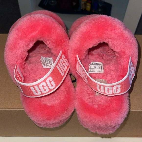 EUC UGG SLIPPERS pink and so soft. - Picture 2 of 4